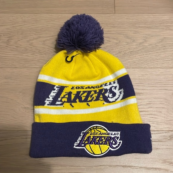 NWT LA Lakers winter hat - Picture 1 of 5